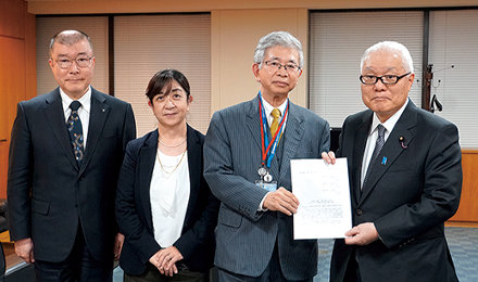 武見厚労大臣に「子宮頸がん排除への施策に関する要望書」を提出